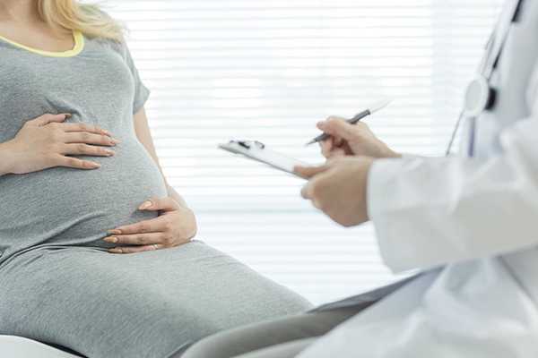 女性怀孕初期是静卧还是适当散步好一些？